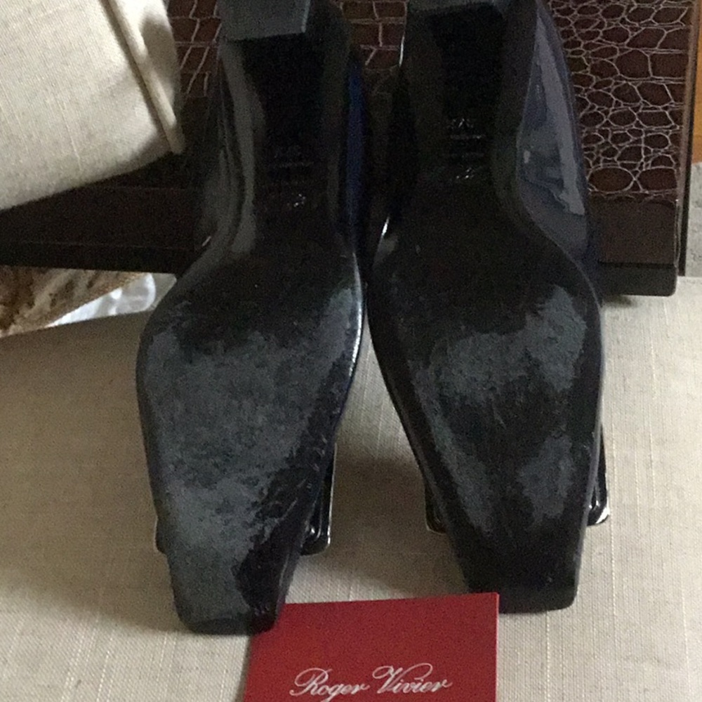 Roger Vivier Navy Patent Leather Pump with Silver Buck - Picture 3 of 5